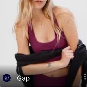 NWT Gap Racerback Brami/Sports bra.